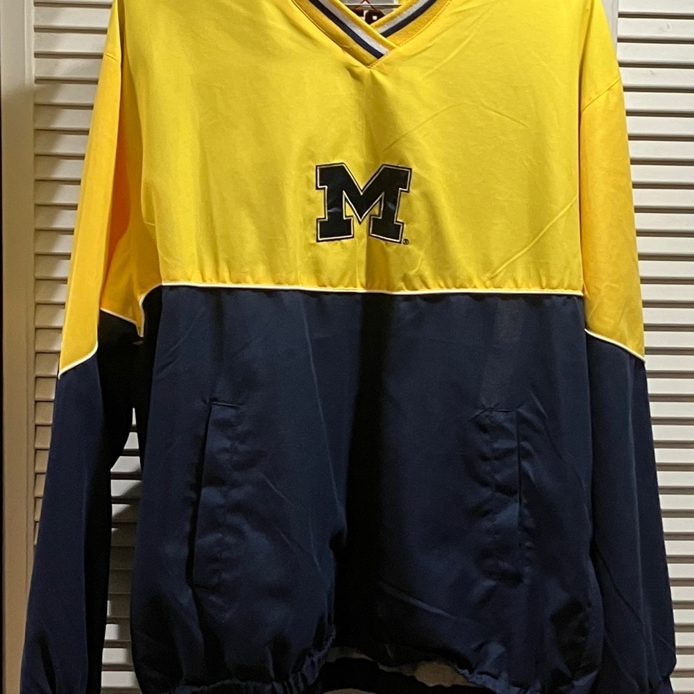 U of M Mens Pull Over Windbreaker